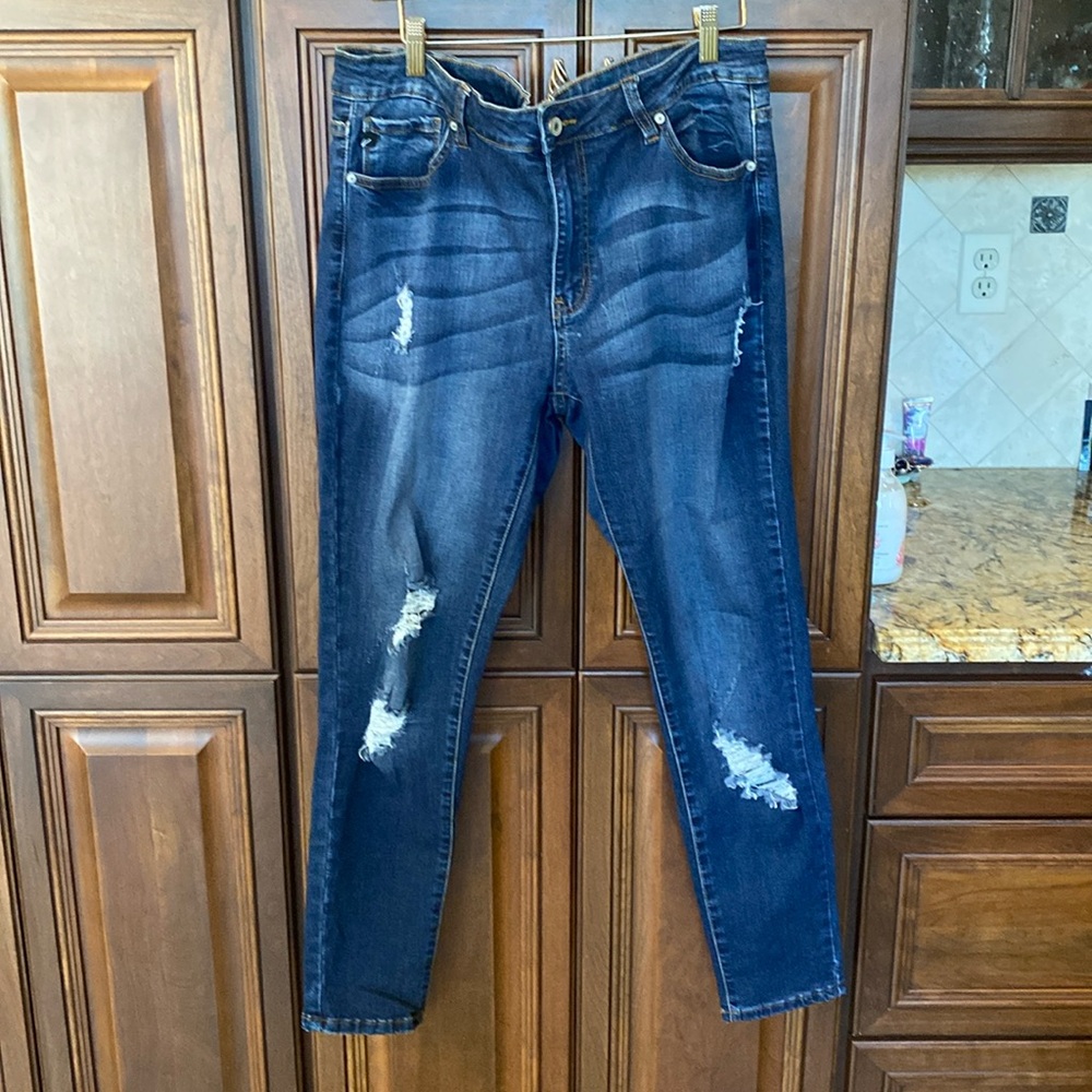 KANCAN Distressed Jeans
